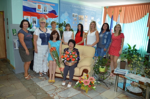 Поздравления руководства и коллектива ФГБУ «Саратовская МВЛ» главного бухгалтера учреждения Н.С. Демчук с Юбилеем