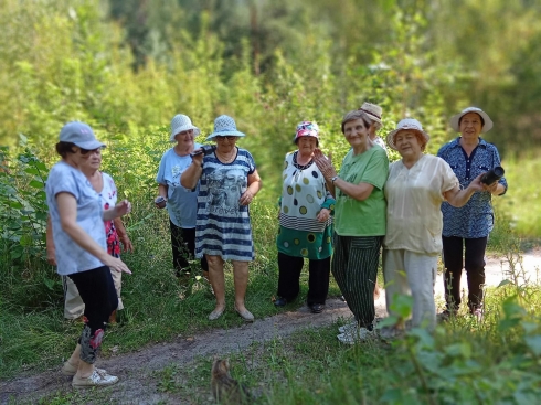 Петровчане старшего поколения посетили лесопарк «Сосны»
