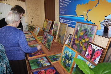 В Энгельсском доме-интернате завершился выставкой грантовый проект «Шерстяная акварель»