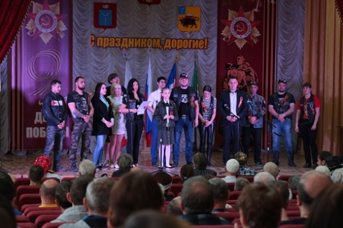 В Энгельсском доме-интернате байкеры организовали концерт  ко Дню Победы