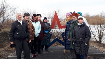 Весенний день проживающие Энгельсского дома-интерната провели в Парке Вооружения и военной техники «Патриот»