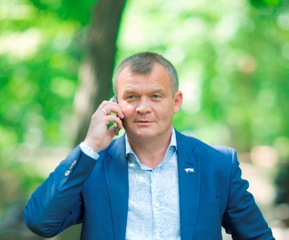 На улицах Октябрьского района  побелили деревья