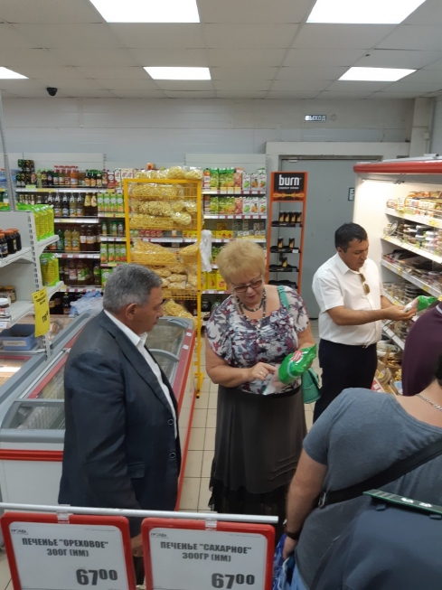 Общественники провели рейд по сетевым магазинам и районной больнице Лысых Гор