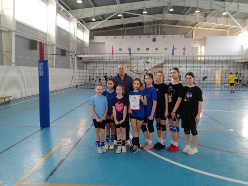 Петровские волейболистки выиграли первый этап соревнований в Б. Карабулаке