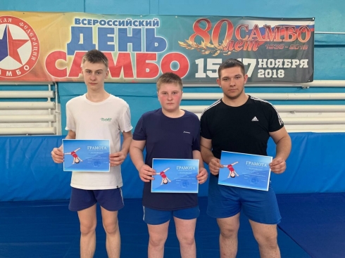 Самбисты из Петровска выступили на конкурсе по спортивной акробатике