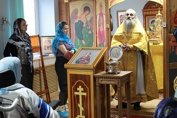 В Энгельсский дом-интернат доставлена частица мощей Святого великомученика и Целителя Пантелеимона