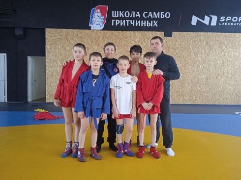 Петровские самбисты поучаствовали в тренировке с Владимиром Гритчиным