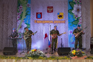 «Голубые береты» дали концерт в Энгельсском доме-интернате