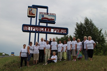 Проживающие Энгельсского дома-интерната посетили руины усадьбы Устиновых в Сосновоборском 