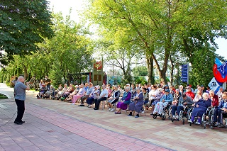 В Энгельсском доме-интернате прощались с летом