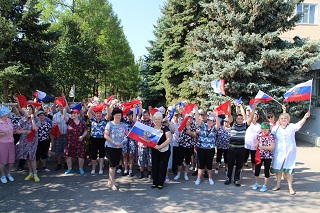В Энгельсском доме-интернате прошли торжества, посвященные Дню Государственного флага Российской Федерации