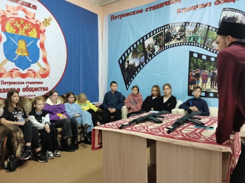 Подростки встретились с участником военной спецоперации