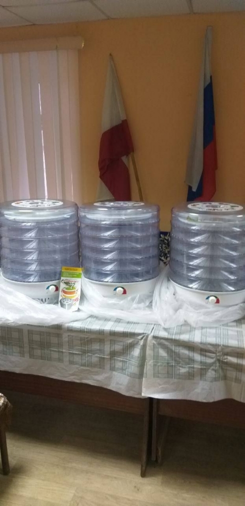 Участницы группы "Петровские Zолушки" благодарят всех принявших участие в сборе средств на сушилки для овощей и фруктов