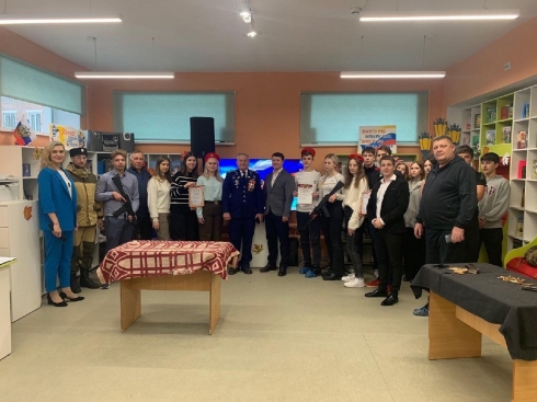 В библиотеке Петровская прошло мероприятие «Здравствуй юность в сапогах!», посвященное Дню призывника РФ 