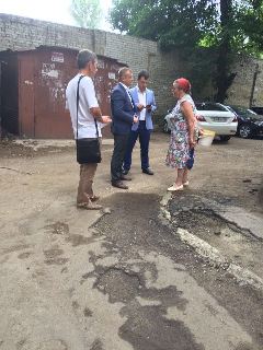 Жители Советской отблагодарили главу Октябрьского района за отзывчивость
