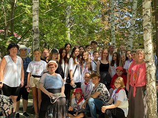 Проживающие Энгельсского дома-интерната встретились в дружеском турнире с молодыми волонтерами