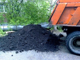 В Октябрьском районе на ул. Чернышевского и 1-ой Поперечной залатали ямы