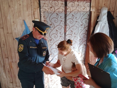 Специалисты Петровского центра социального обслуживания населения продолжают проводить профилактические рейды