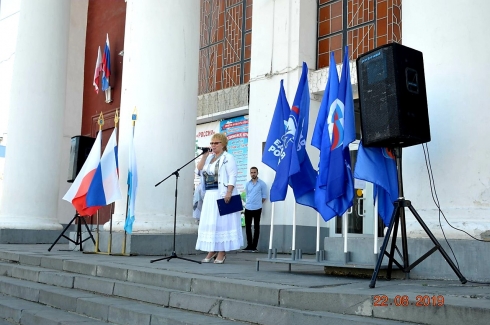 Александра Сызранцева приняла участие в мероприятии, посвященному празднованию Дня Флага РФ