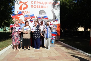 В Энгельсском доме-интернате прошли торжества, посвященные Дню Государственного флага Российской Федерации