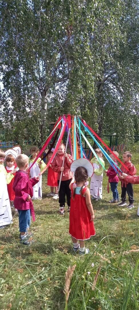 Петровских дошколят знакомят с национальными традициями и символами