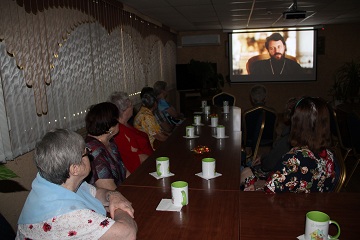 Гостеприимный кинозал Энгельсского дома-интерната вновь встречал православных волонтеров 