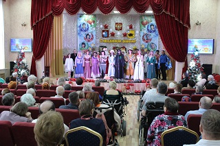 Волшебное настроение проживающим Энгельсского дома-интерната создала сказка «Золушка»