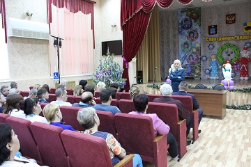Сотрудникам Энгельсского дома-интерната  напомнили о правилах безопасности во время новогодних праздников