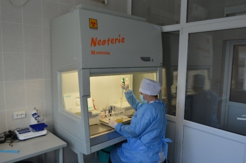 Выявлены БГКП, Listeria monocytogenes, сульфитредуцирующие клостридии и превышение КМАФАнМ