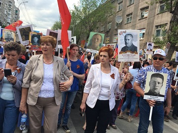 Более сотни сотрудников Энгельсского дома-интерната приняли участие в акции «Бессмертный полк»