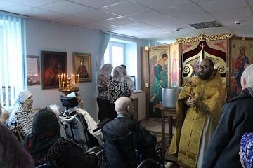 В Домовом храме Энгельсского дома-интерната прошло праздничное богослужение