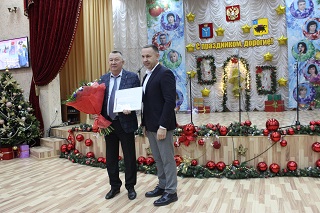 Награда от Валентины Матвиенко вручена директору  Энгельсского дома-интерната