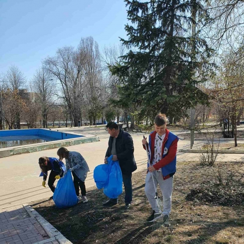 Александра Сызранцева приняла участие в общегородском субботнике