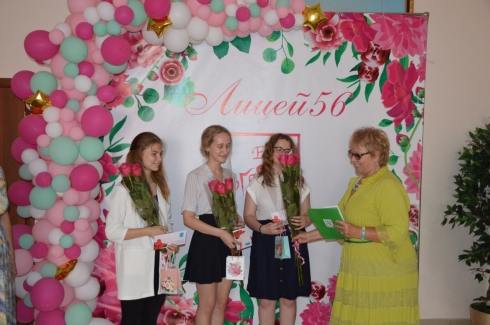 Александра Сызранцева  поздравила «золотых» медалистов