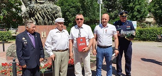 Директор Энгельсского дома-интерната для престарелых и инвалидов получил благодарность за сотрудничество и помощь ветеранам боевых действий