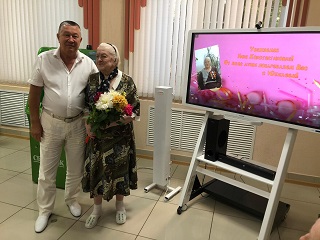 Долгожительницу Энгельсского дома-интерната поздравили с юбилеем