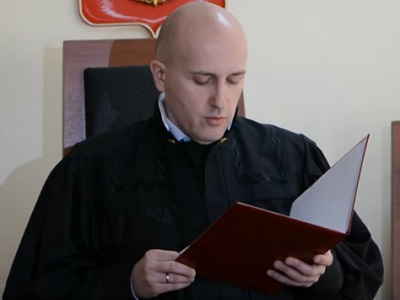 В Саратове стартует процесс по делу о вымогательстве взятки прокурором Дыниным