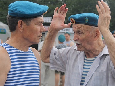 День ВДВ в Саратове прошел без традиционного БТР и прыжков в Волгу