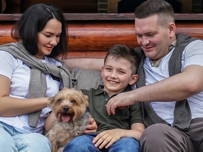 СМИ о семейном подряде: у холостого саратовского облдепа Воробьева обнаружилась жена. Она уже зарабатывает на госконтрактах