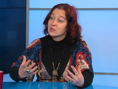 Вера в людей, философия выбора, роскошь в нищете и при чём здесь мошенники: саратовский режиссер рассказала о новогодней премьере не для детей