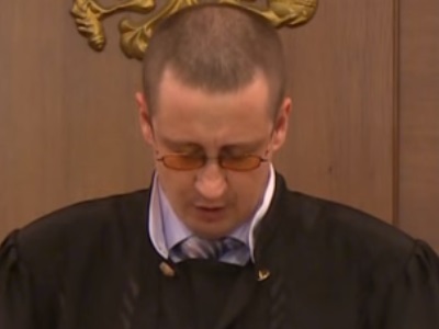 Спрятавшему в подвале труп избитой жены Александру Зайчикову отменили приговор