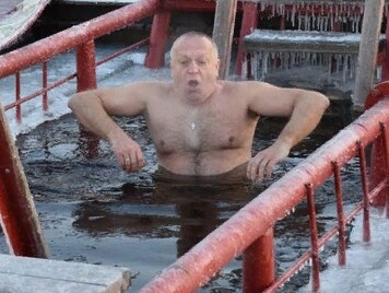 «Мне приснился сон, что нужно окунуться»: немногие саратовцы отважились принять участие в крещенских купаниях