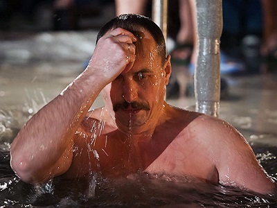 Православные христиане празднуют Крещение 