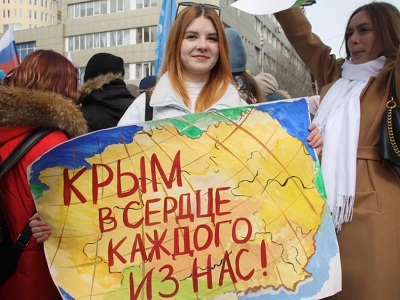 В Саратове юбилей воссоединения Крыма с Россией отметили митингом