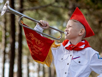 Времена. Создана пионерская организация, в Саратове одобрен монастырь на месте химучилища