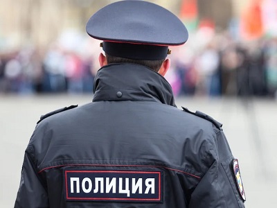 Саратовец: Полицейские отказываются задерживать бродящего возле двух школ эксгибициониста