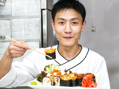 Рестораторы анонсировали повышение цен на суши и роллы