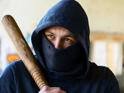 «Не успели открыть, а уже все изрисовали и изгадили»: вандалы уничтожили новую беседку в Детском парке (фото)