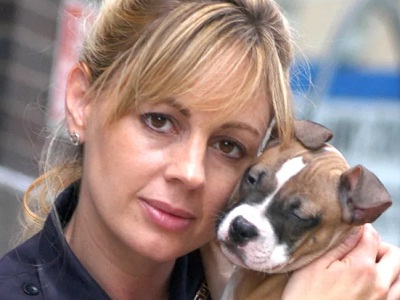 На дороге у пристани выбросили сумку с пятью щенками