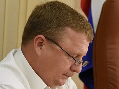 Кэш, немытый автобус, шторы на окнах. Член ОП РФ прокатился в саратовском транспорте